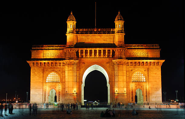 iluminado porta da índia, mumbai - bombaim - fotografias e filmes do acervo