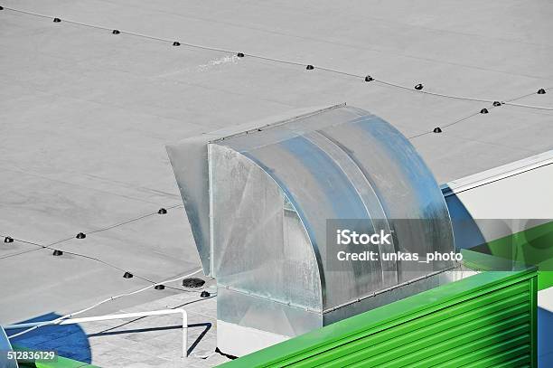 Industrial Sistema De Ventilación Foto de stock y más banco de imágenes de Acero - Acero, Aire libre, Aparato de aire acondicionado