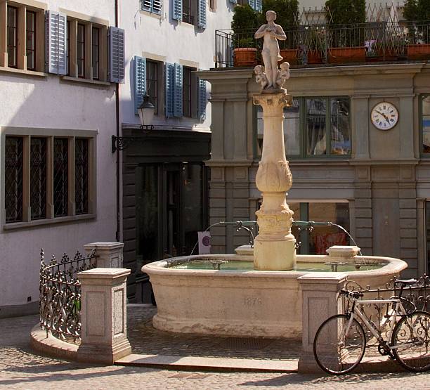 istock Water fountain in Zurich's old town 512860277