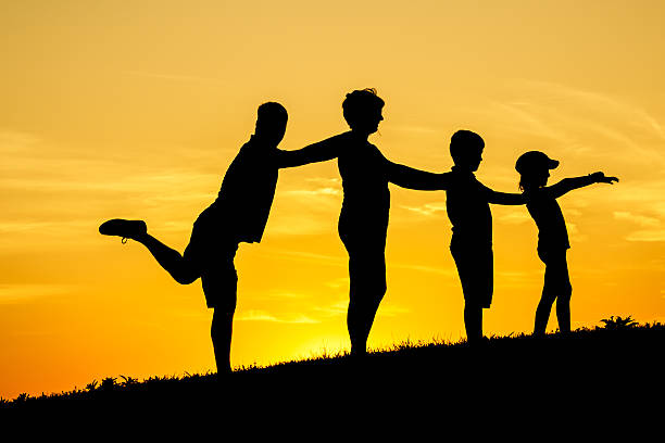 istock Happy family silhouette 512862885