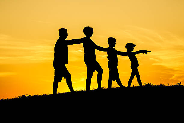 istock Happy family silhouette 512862889