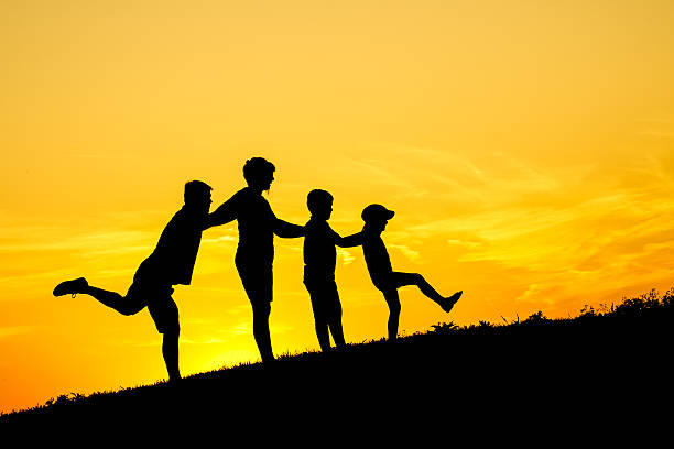 istock Happy family silhouette 512862891