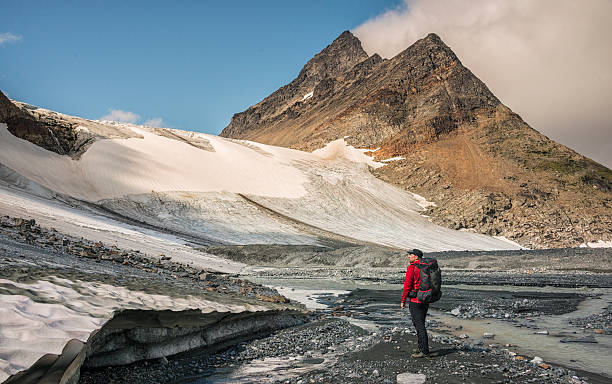 istock Hiker in red top with glaicer and mountain 512864459
