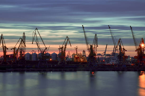 hermoso atardecer en el puerto de odessa - derrick crane fotos fotografías e imágenes de stock