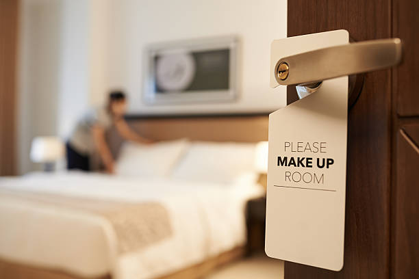 Please make up my room Maid cleaning the room with please make up my room sign on the door tidy room stock pictures, royalty-free photos & images