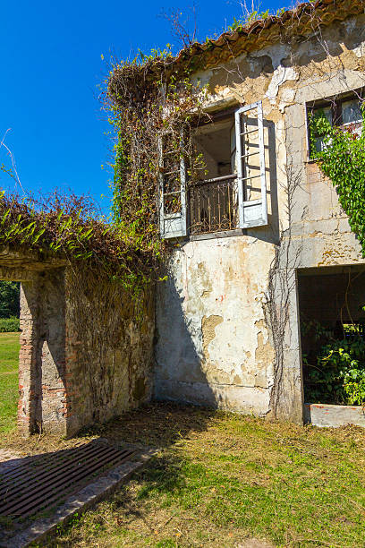 istock large country house abandoned in ruins with vegetation 512889068