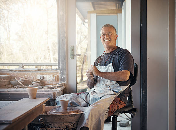 なく、生き方そのもの、私の仕事だけではありません。 - potter small business pottery happiness ストックフォトと画像