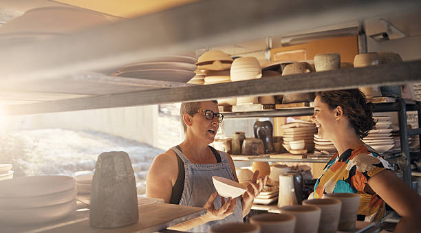 istock Pottery is a fun way to make money 512890420