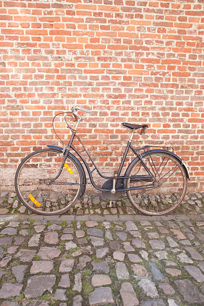 istock Bicycle on Cobble Stone against Brick Wall; Groot Begijnhof; Leu 512892178