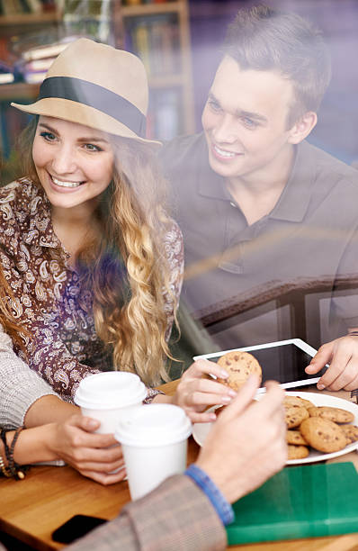 istock Listening to friends 512892897