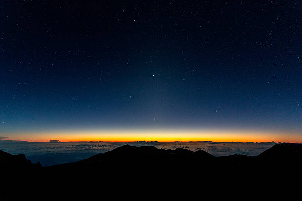 ハレアカラ火山の日の出、ハレアカラ国立公園、マウイ、ハワイ州 - haleakala national park ストックフォトと画像