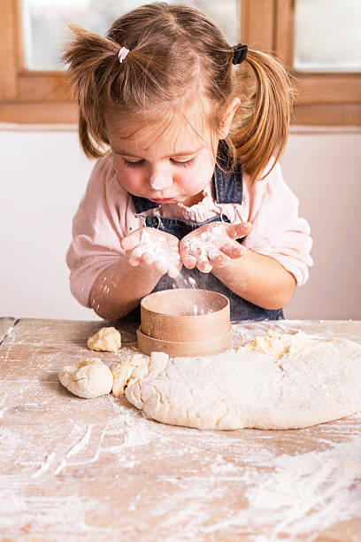 istock little girl baking 512900322