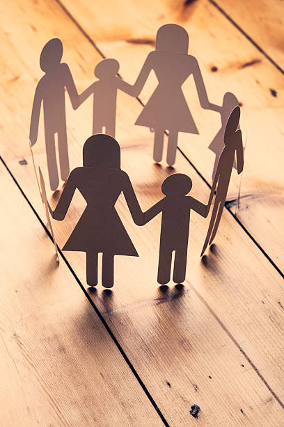 istock Family paper chain 512902272