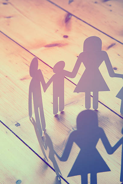 istock Family paper chain 512902324