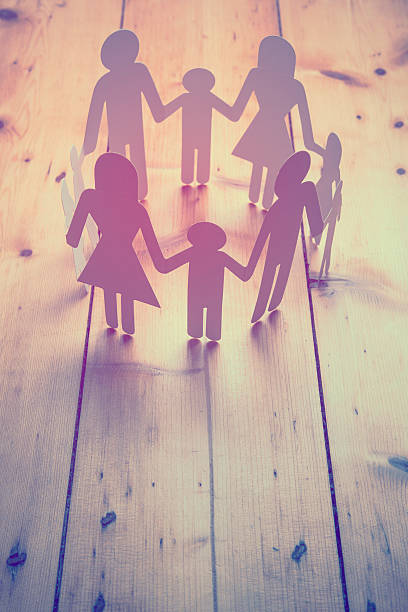 istock Family paper chain 512902440