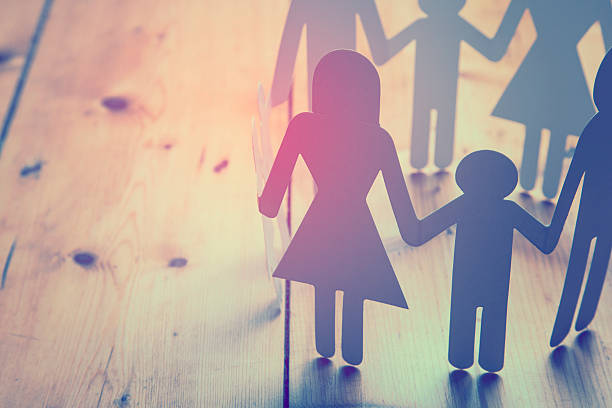 istock Family paper chain 512902546