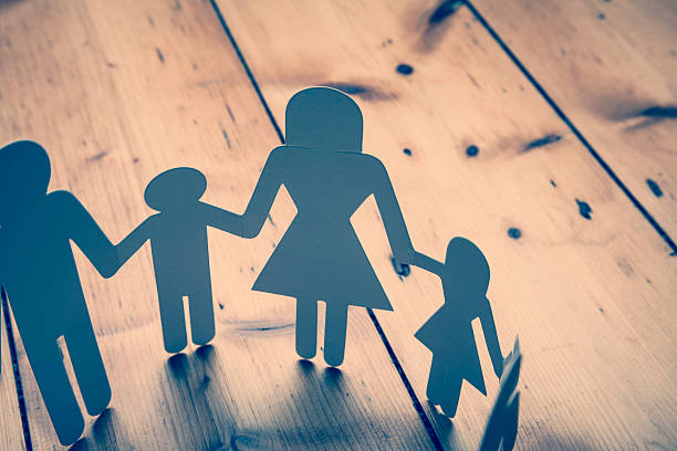 istock Family paper chain 512902616