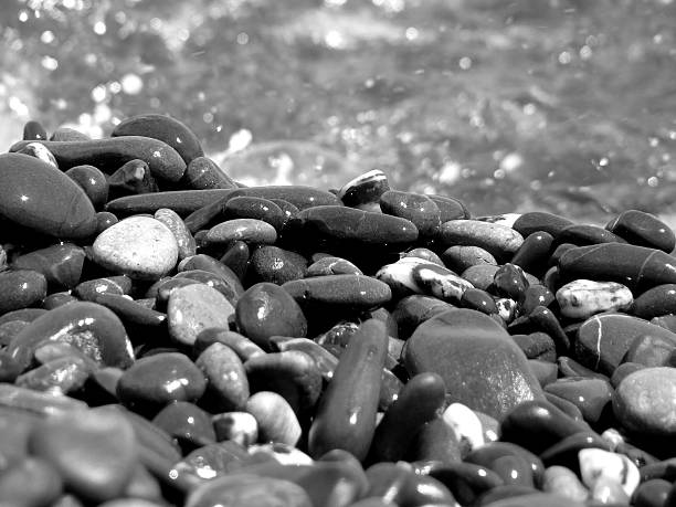 istock Stones on background of sea water with reflections 512906630