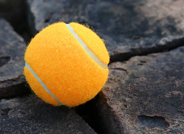 istock Tennis ball 512917001