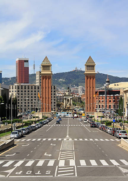2 つのタワー pla ç a d'espanya - plaza de espana barcelona street catalonia ストックフォトと画像