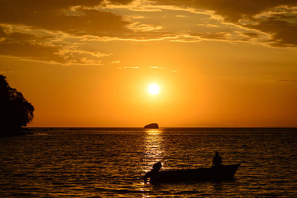 puesta de sol costa rica - costa rican sunset fotos fotografías e imágenes de stock