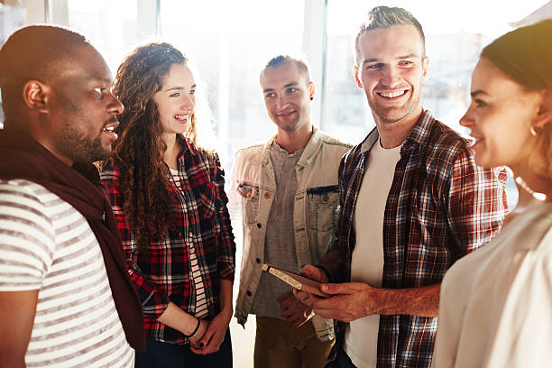 istock Company of friends 512972120