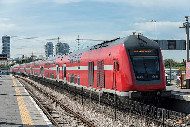 テルアビブ大学鉄道駅 - aviv ストックフォトと画像