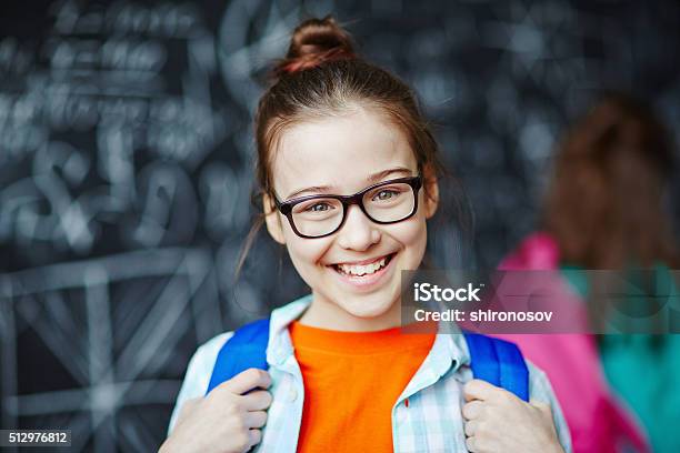 Ir A La Escuela Foto de stock y más banco de imágenes de Gafas - Gafas, Niño, Niño de edad escolar