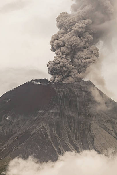 istock Tungurahua Volcano Powerful Eruption 512977312