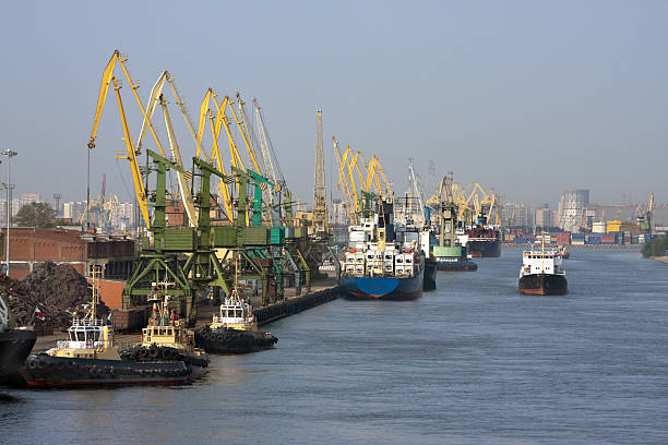 istock Sea trading port 512979311