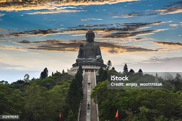 Photo libre de droit de Grand Bouddha De Ngong Ping Lîle De Lantau banque d'images et plus d'images libres de droit de Hong-Kong - Hong-Kong, Temple, Lantau