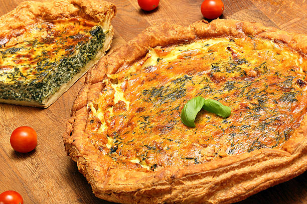 istock Tart with spinach on wooden background 512981219