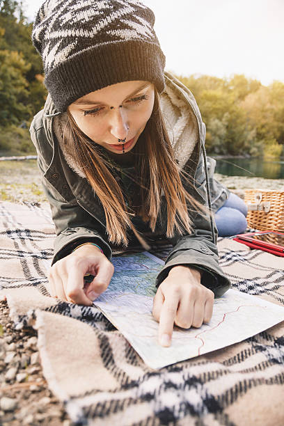 istock Girl and the map 512982570