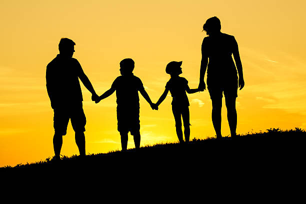 istock Happy family silhouette 512986841