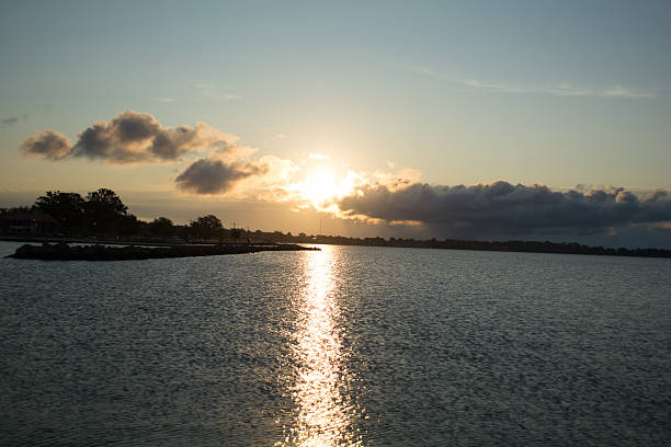 istock New Day On The Lake As The Rises 512990334