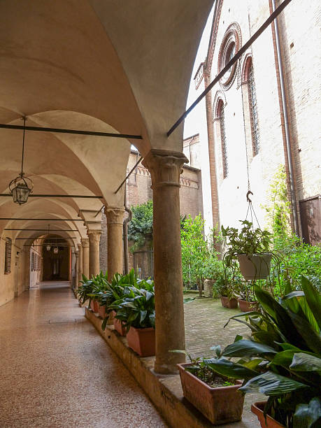 istock S. Giacomo Maggiore in Bologna 512991233
