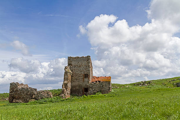 istock Farm ruins in Lazio 512992276