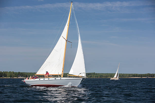 istock Sailboat full of people 512992425