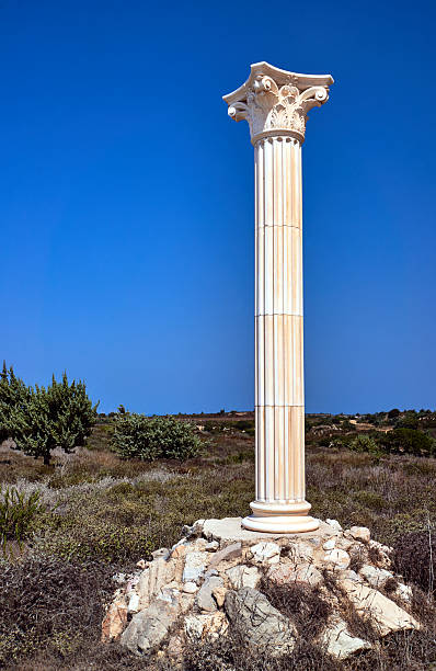 coríntio reconstrução das colunas - corinthian imagens e fotografias de stock