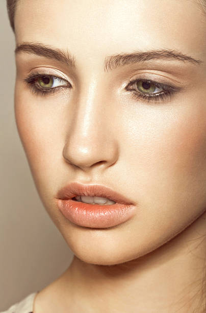 istock Sensual model close up portrait 512999141