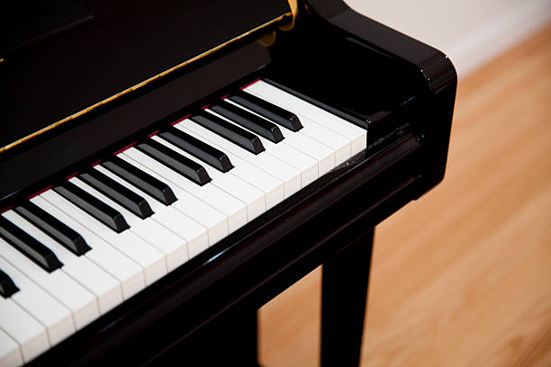 preto e branco de teclas de piano - piano 1 octave - fotografias e filmes do acervo