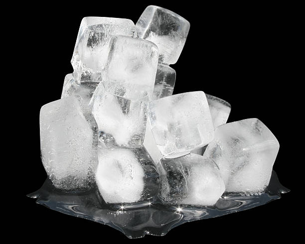 istock Cubes of defrost ice 513041532