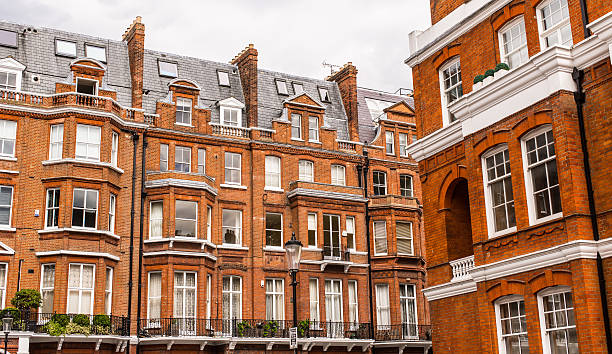 istock Facade of opulent  British Victorian Edwardian terraced flat 513044698