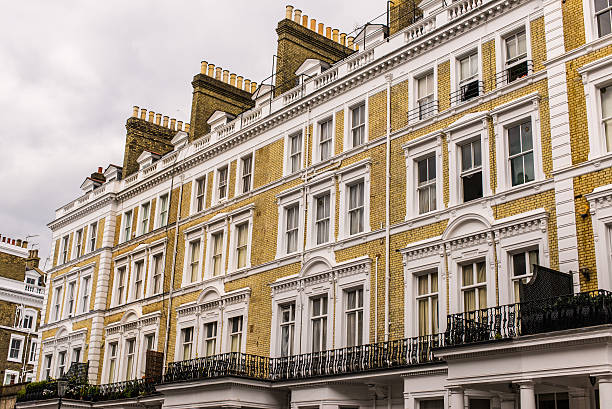 istock Facade of an opulent  British Victorian Edwardian terraced flat 513045354