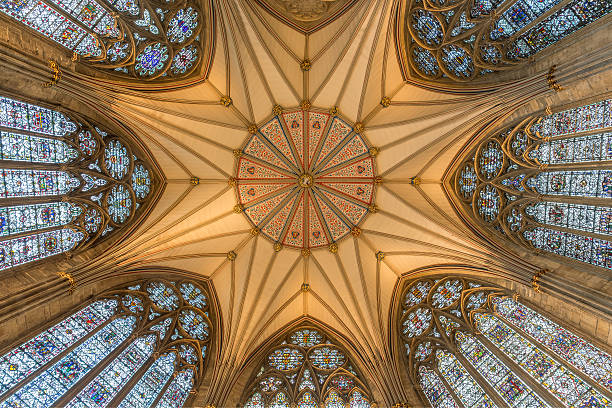 les ornements toit du chapitre maison de york minster - anglican photos et images de collection