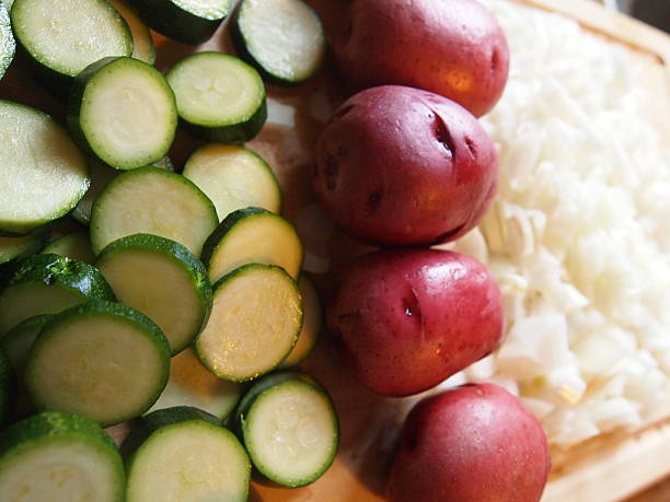 カット野菜 - red potato raw potato chopped vegetable ストックフォトと画像