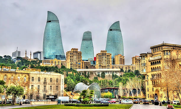 el centro de la ciudad de bakú - azerbaiyán fotografías e imágenes de stock
