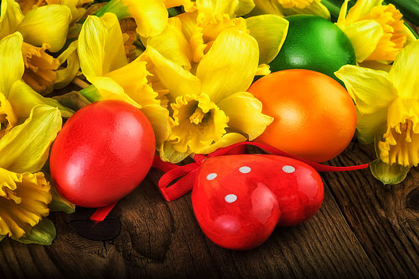 istock Easter yellow flowers decoration 513055222