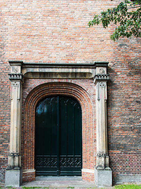 istock church with green door 513077031