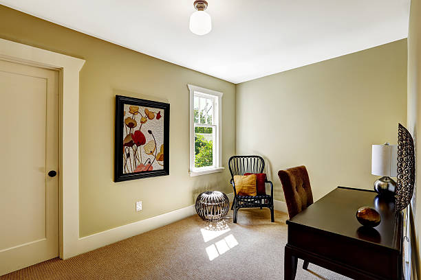 istock Simple room with desk and chair 513099479